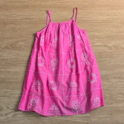 Vestido color rosa con bordados