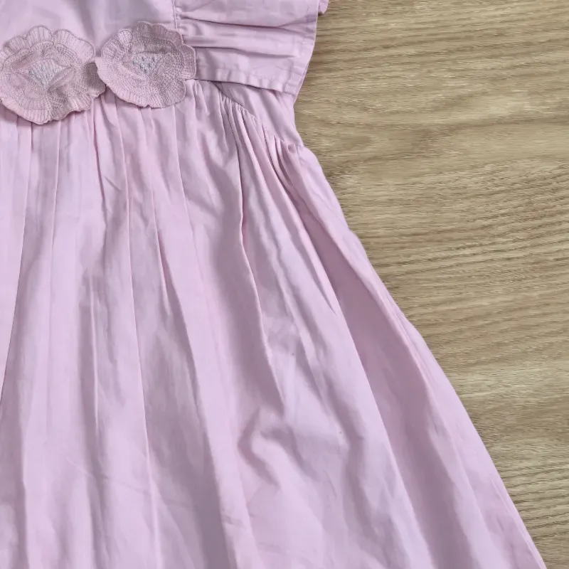 Vestido color rosa con flores