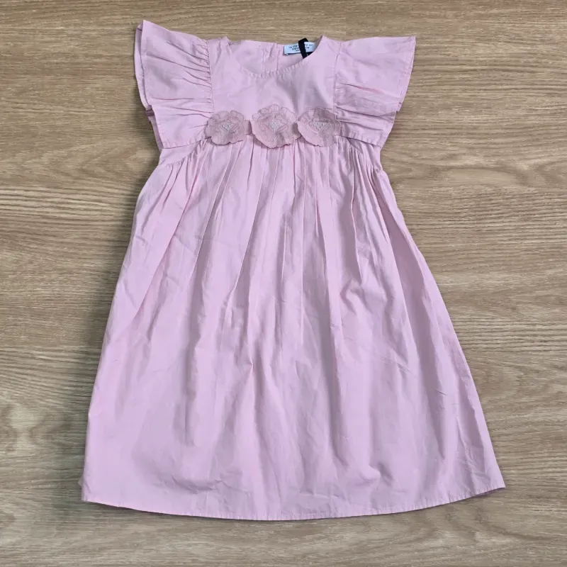 Vestido color rosa con flores