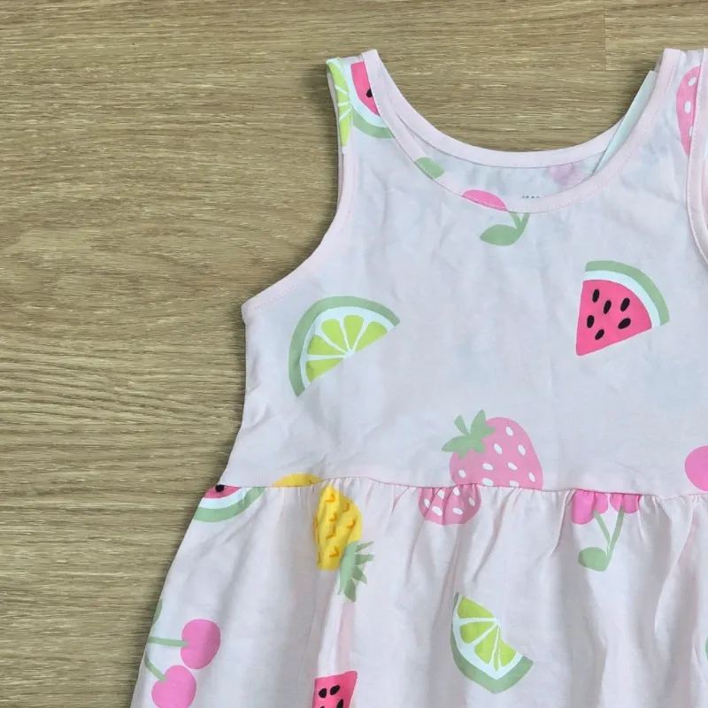 Vestido color rosa con Frutas