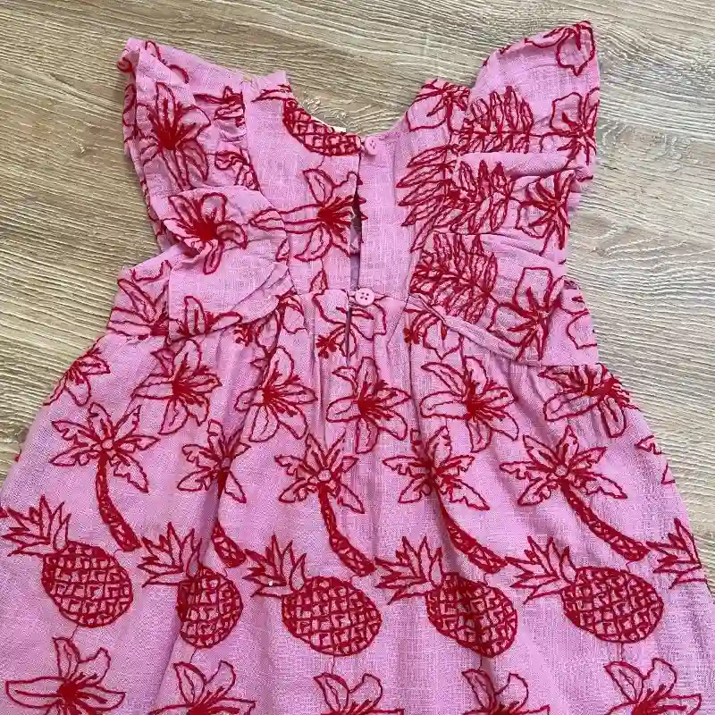 Vestido color rosado con bordados rojos