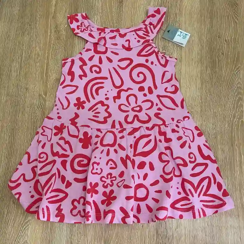 Vestido color rosado con flores rojas