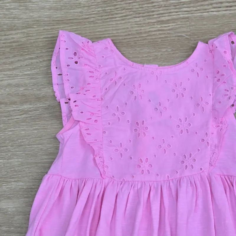 Vestido color rosado con vuelos en la manga