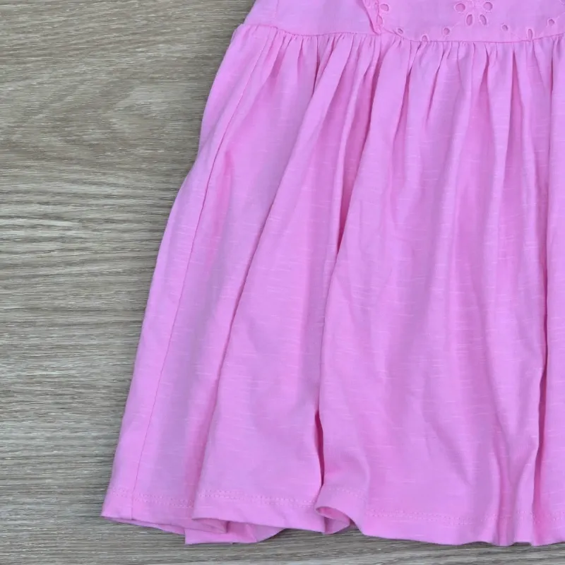 Vestido color rosado con vuelos en la manga