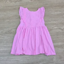Vestido color rosado con vuelos en la manga