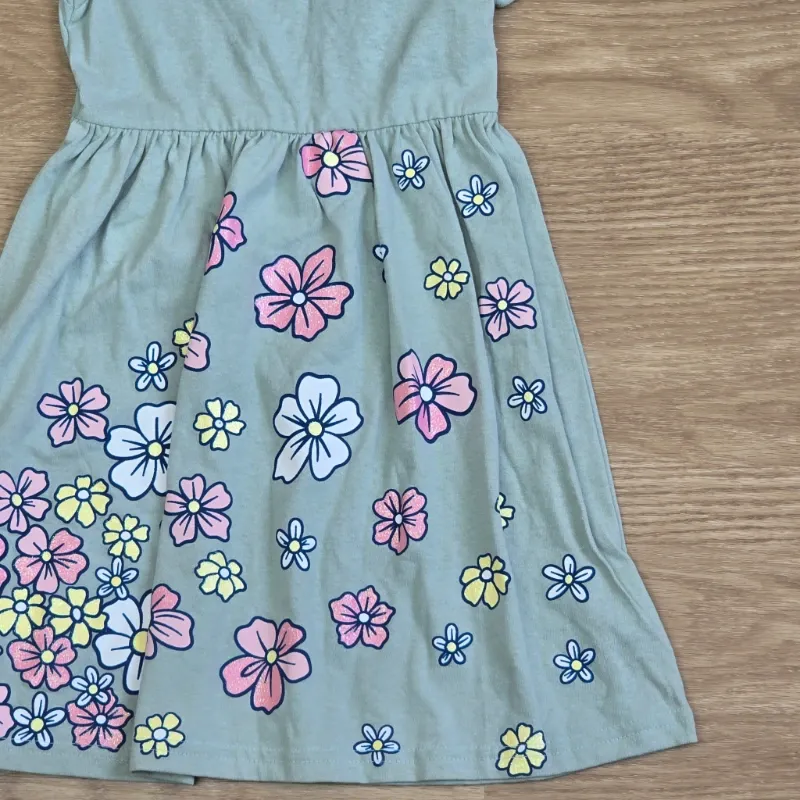 Vestido color verde con flores