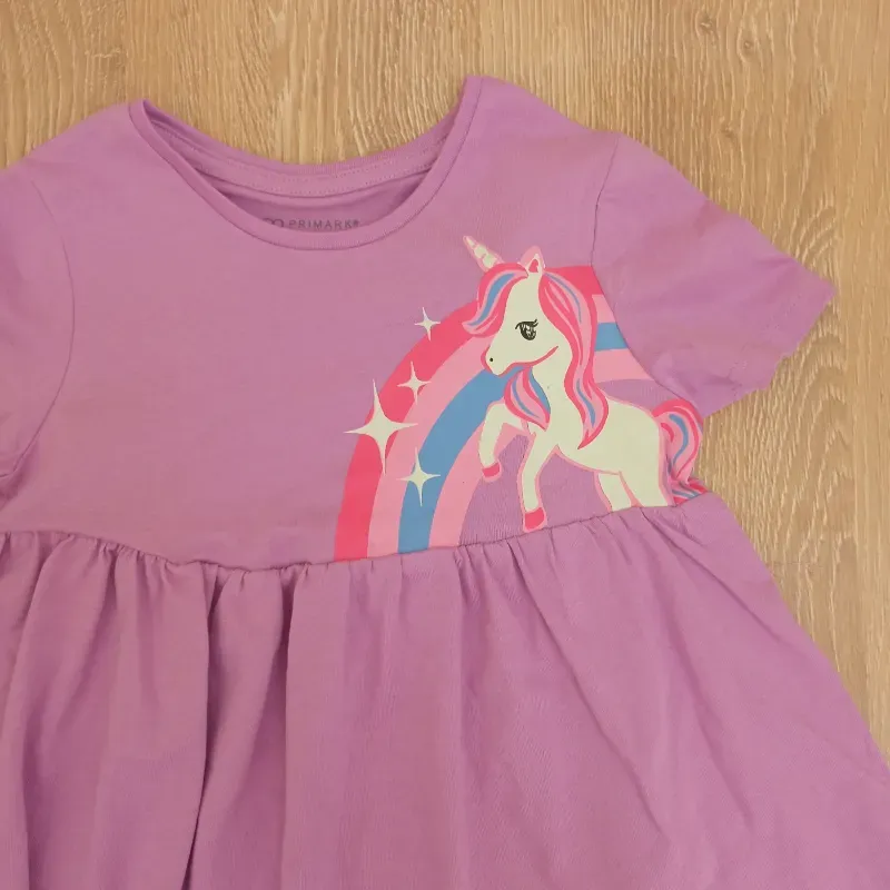 Vestido color violeta con unicornio 