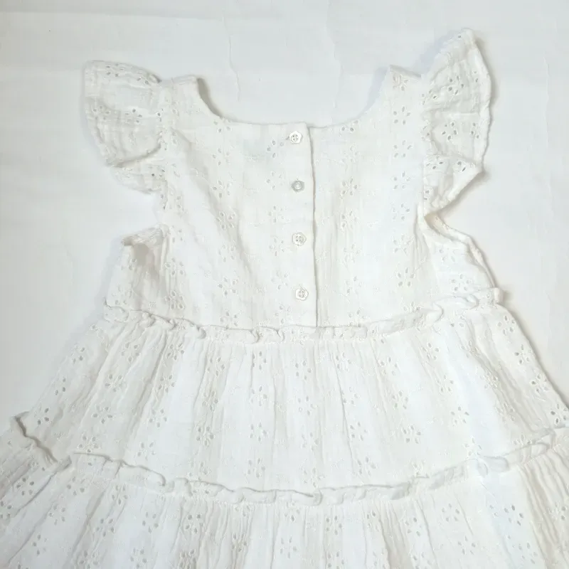 Vestido con bordados color blanco 