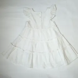 Vestido con bordados color blanco 