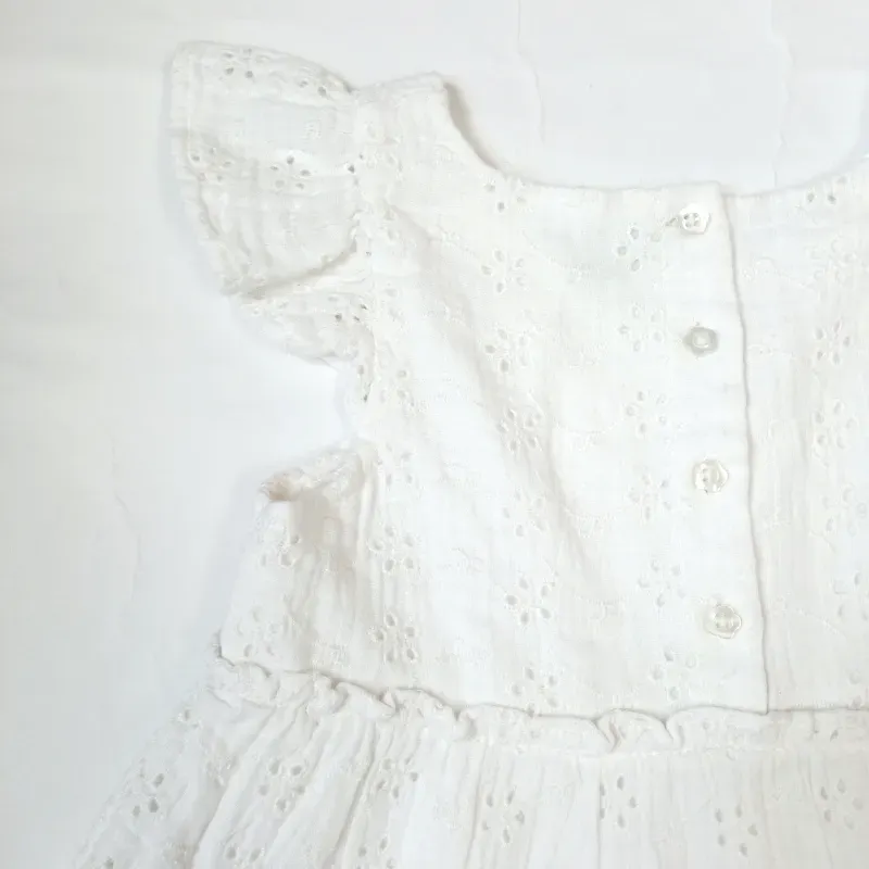 Vestido con bordados color blanco 