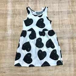 Vestido con corazones negros