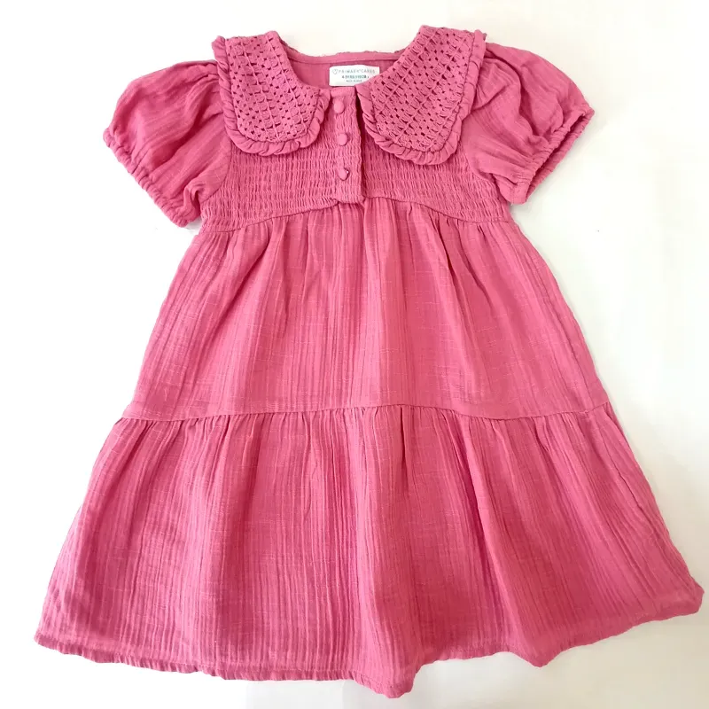 Vestido con cuello bordado color rosado 