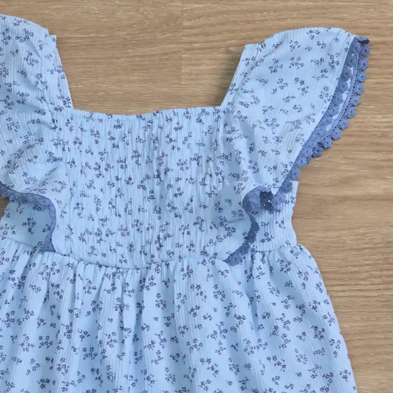 Vestido con diseño de vuelo color azul