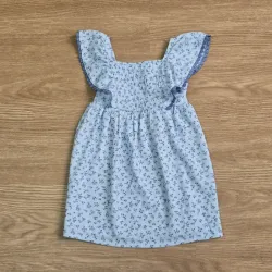 Vestido con diseño de vuelo color azul