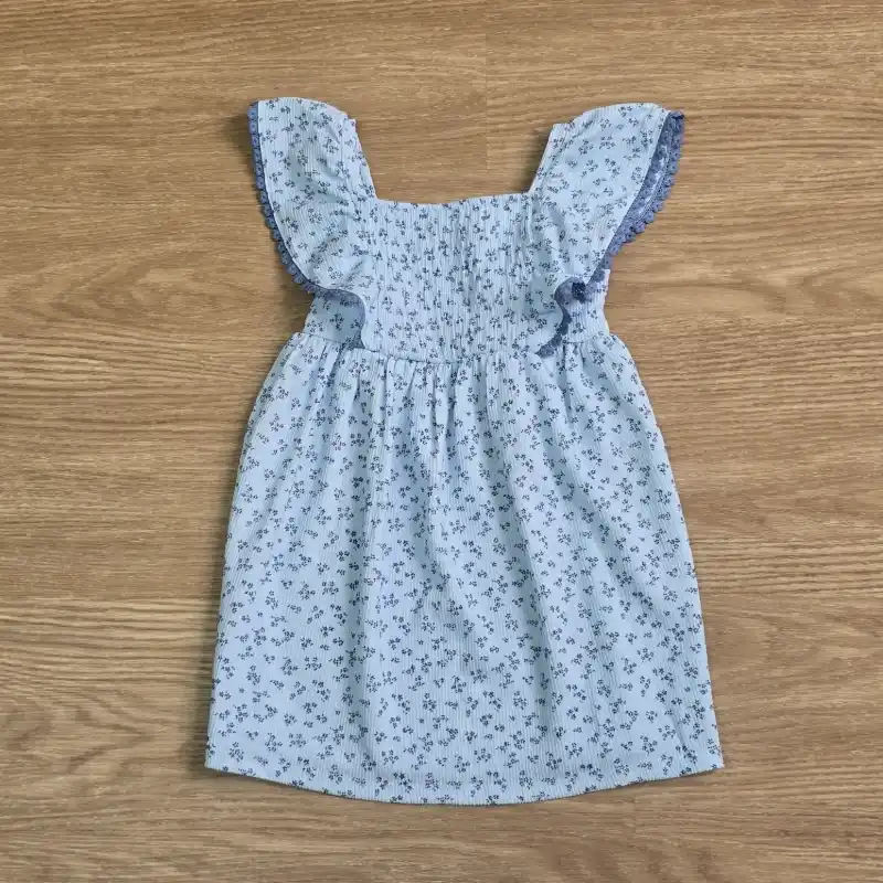 Vestido con diseño de vuelo color azul