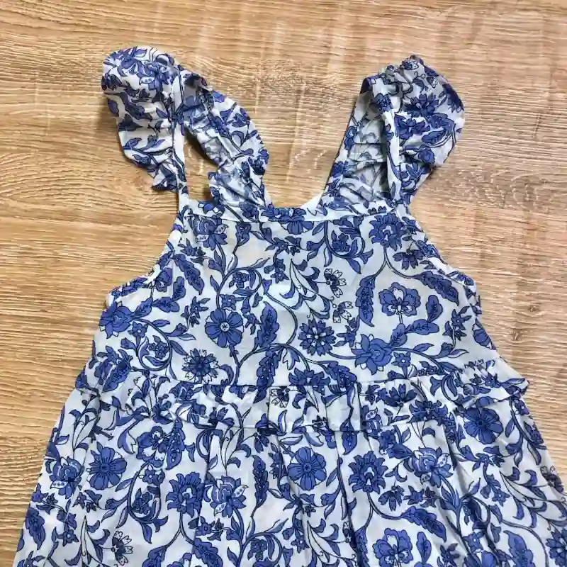 Vestido con flores azules