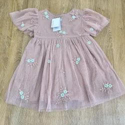 Vestido con flores bordadas color rosado 
