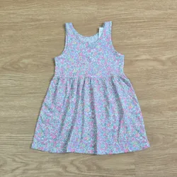 Vestido con flores variadas