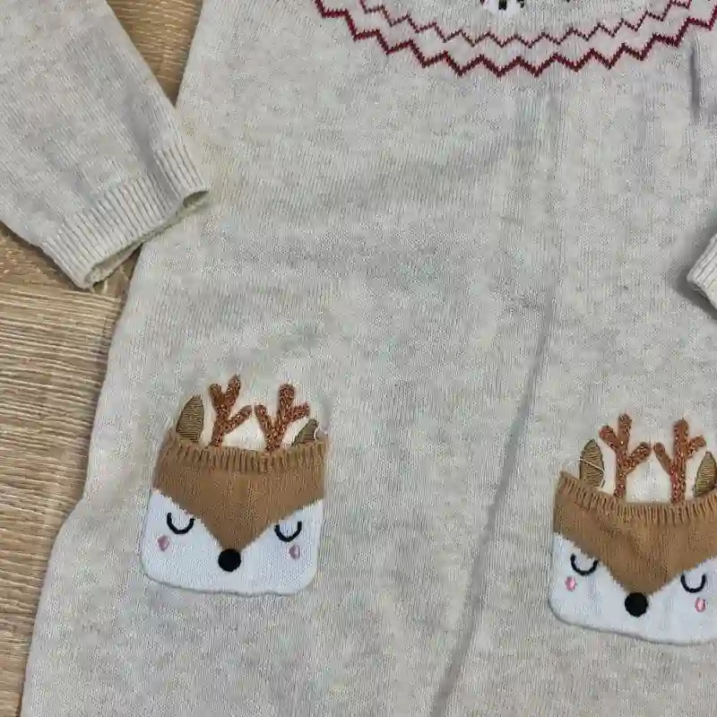 Vestido con renos y corazones 