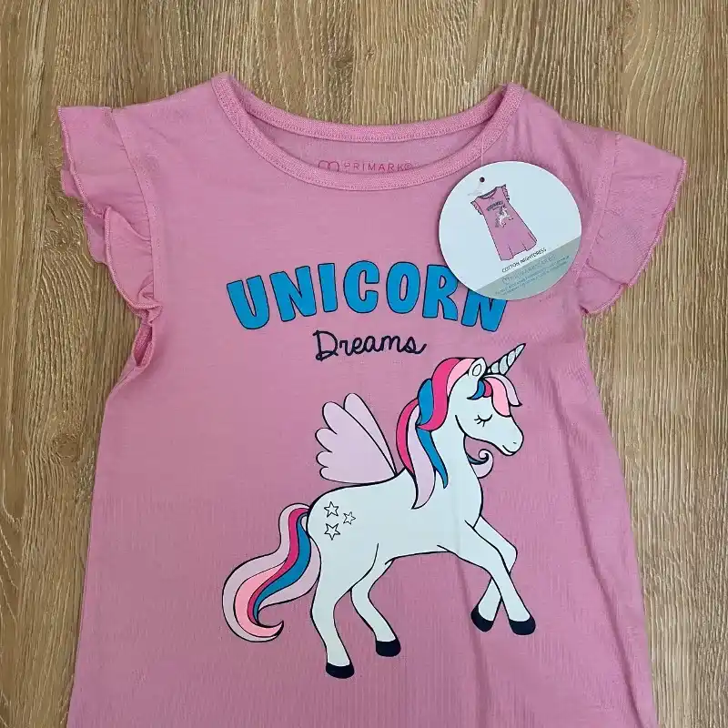 Vestido con unicornio color rosado