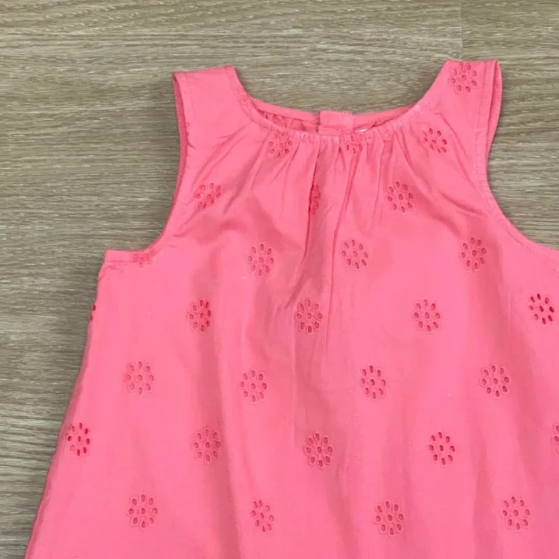 Vestido con vuelos y bordados color naranja