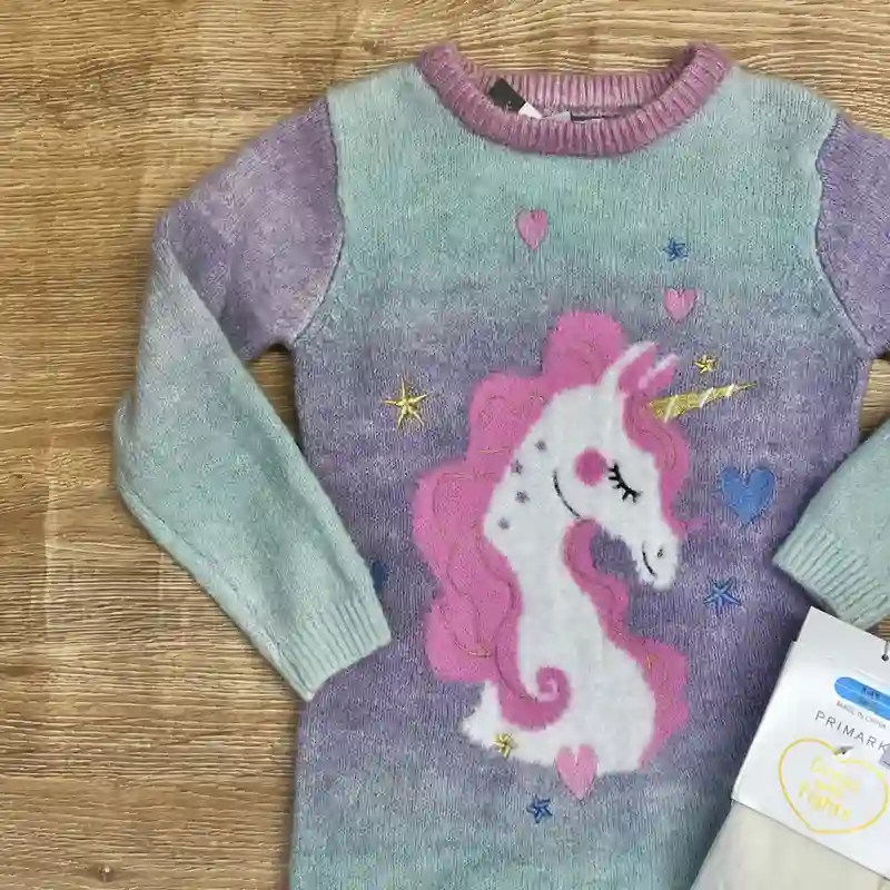 Vestido de colores con unicornio