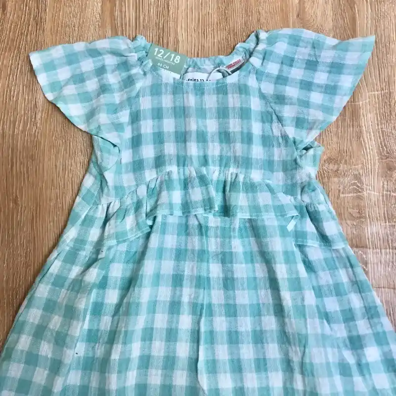 Vestido de cuadros blancos y azules 