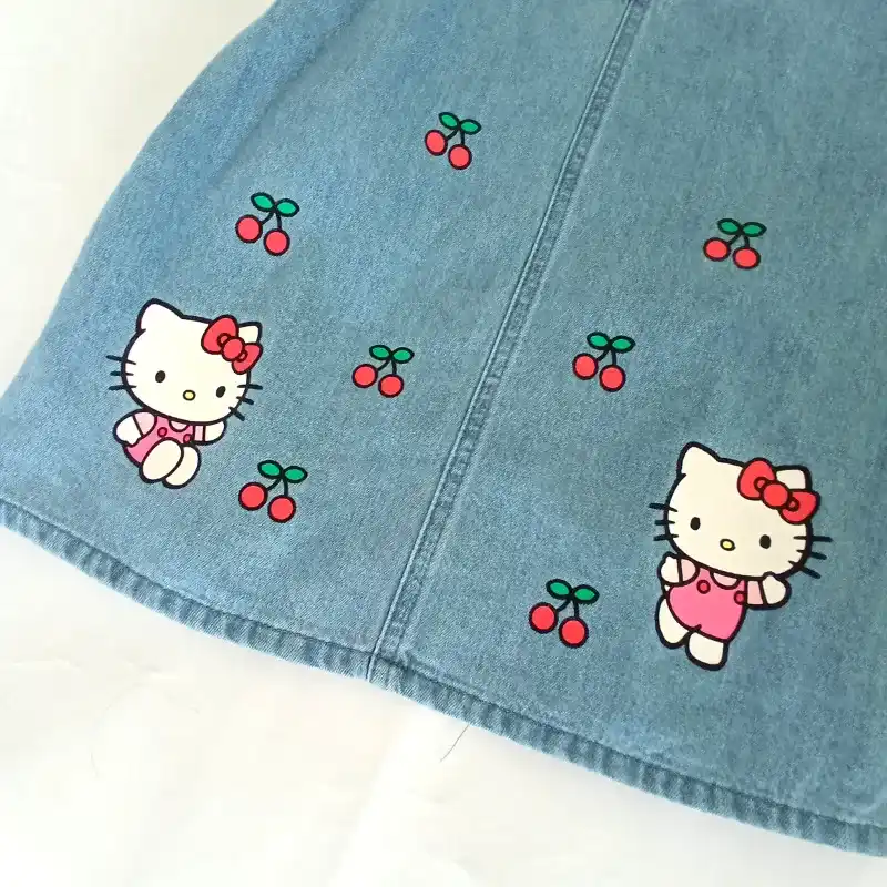 Vestido de Hello Kitty tipo overol 