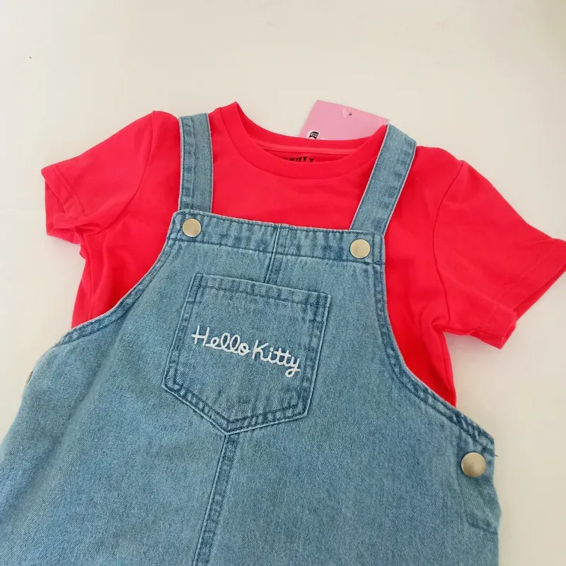 Vestido de Hello Kitty tipo overol 
