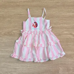 Vestido de Moana con franjas rosadas