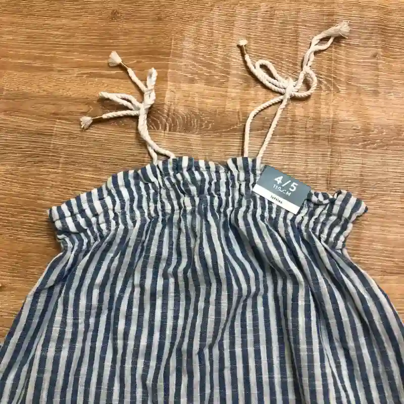 Vestido de rayas azules y blancas 