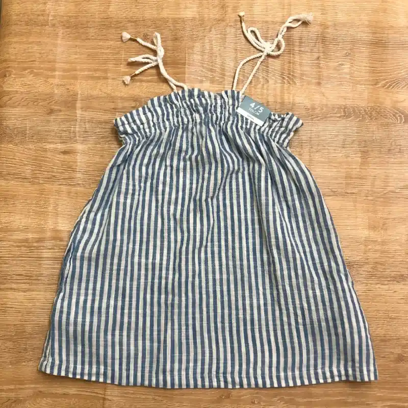 Vestido de rayas azules y blancas 