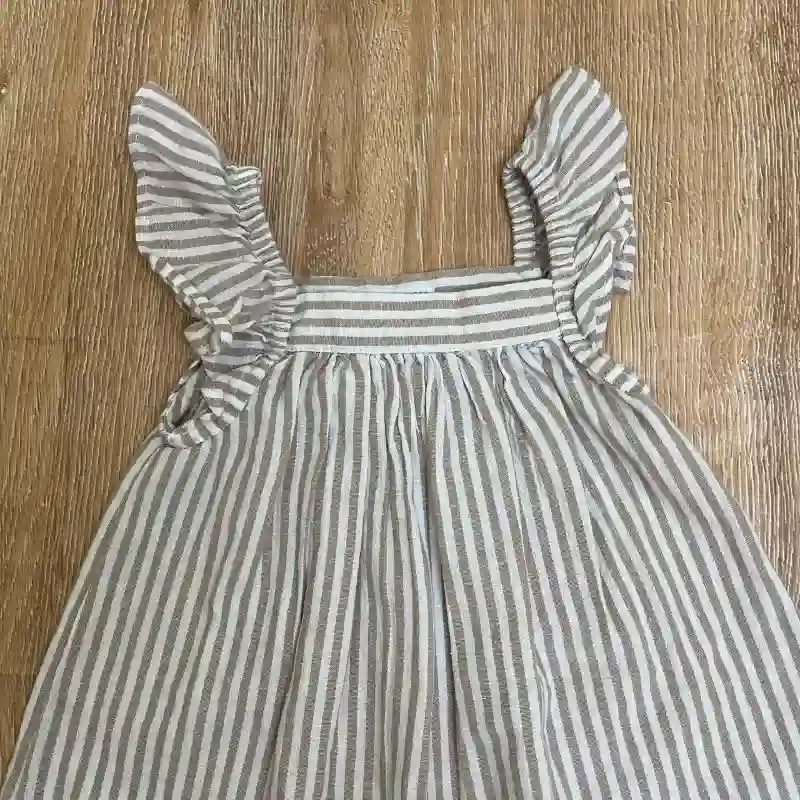 Vestido de rayas color marrón claro 