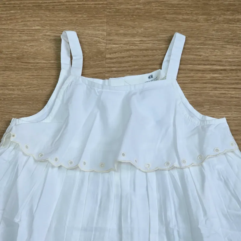 Vestido de Tirantes blanco con palmas bordadas.