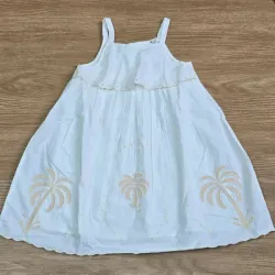 Vestido de Tirantes blanco con palmas bordadas.
