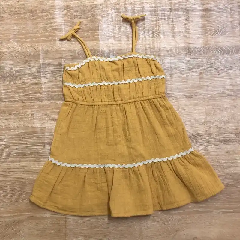 Vestido de tirantes color amarillo