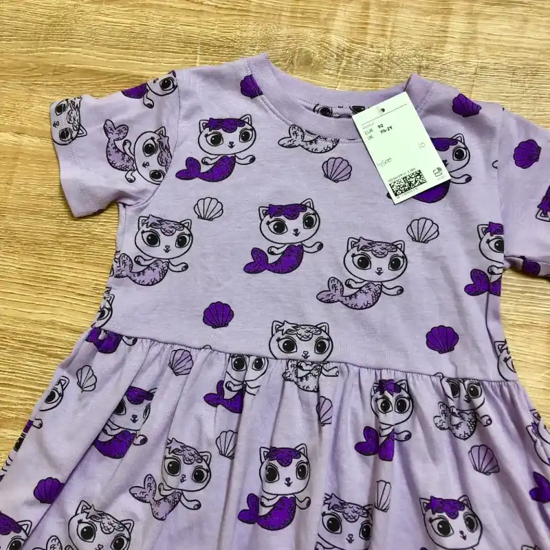 Vestido H&M con sirenas color violeta