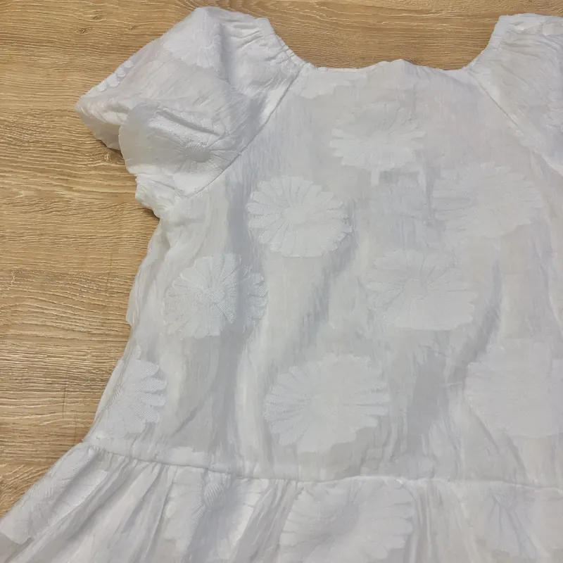 Vestido Mano color blanco con flores 