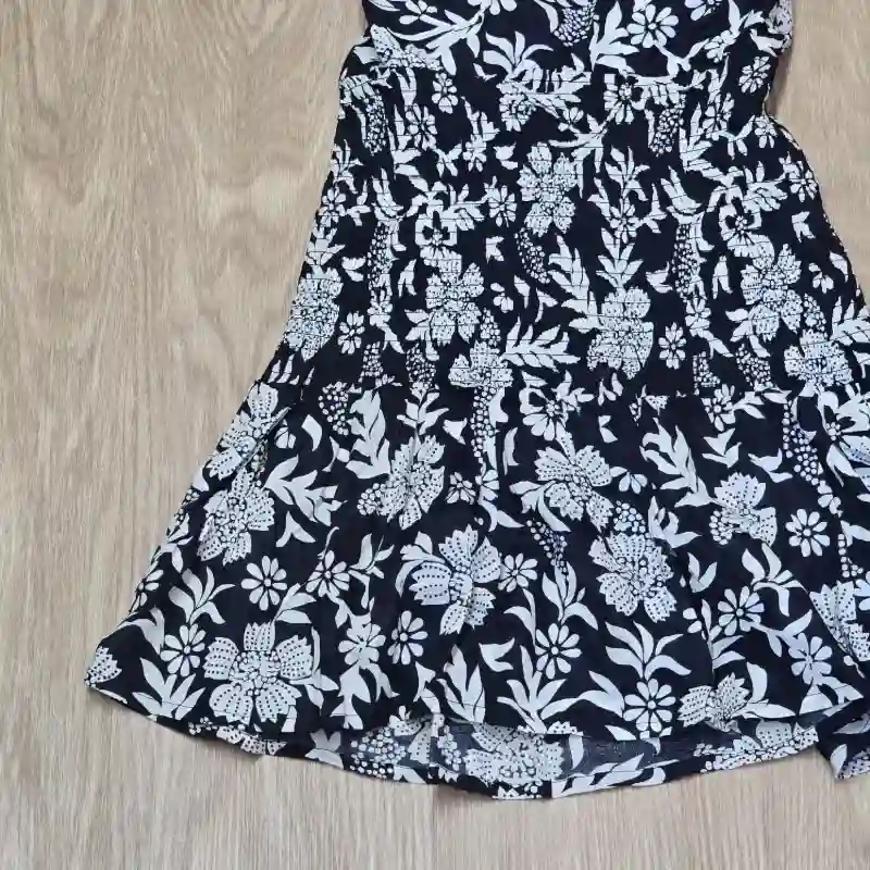Vestido negro de Flores atados atras con tiras