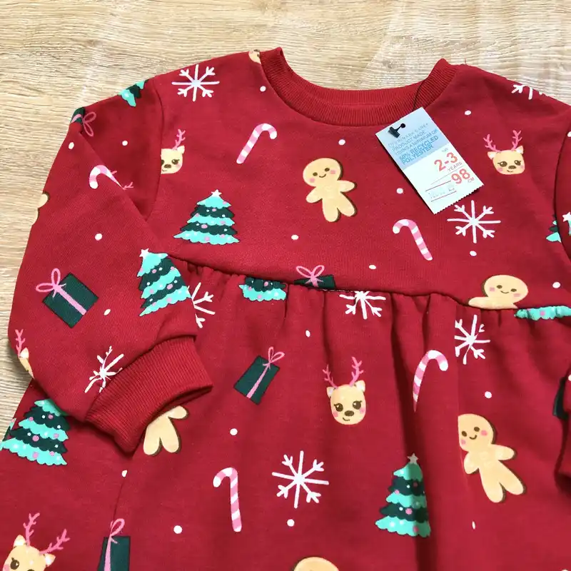 Vestido rojo con pinos y galletas 