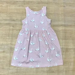 Vestido rosado con cisnes