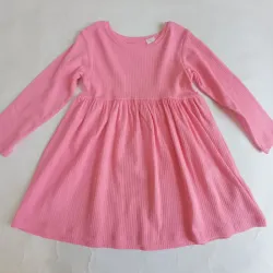 Vestido rosado de mangas largas 