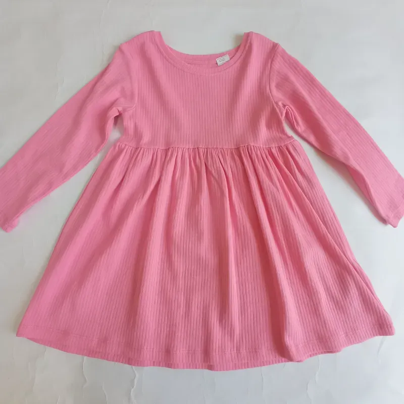 Vestido rosado de mangas largas 