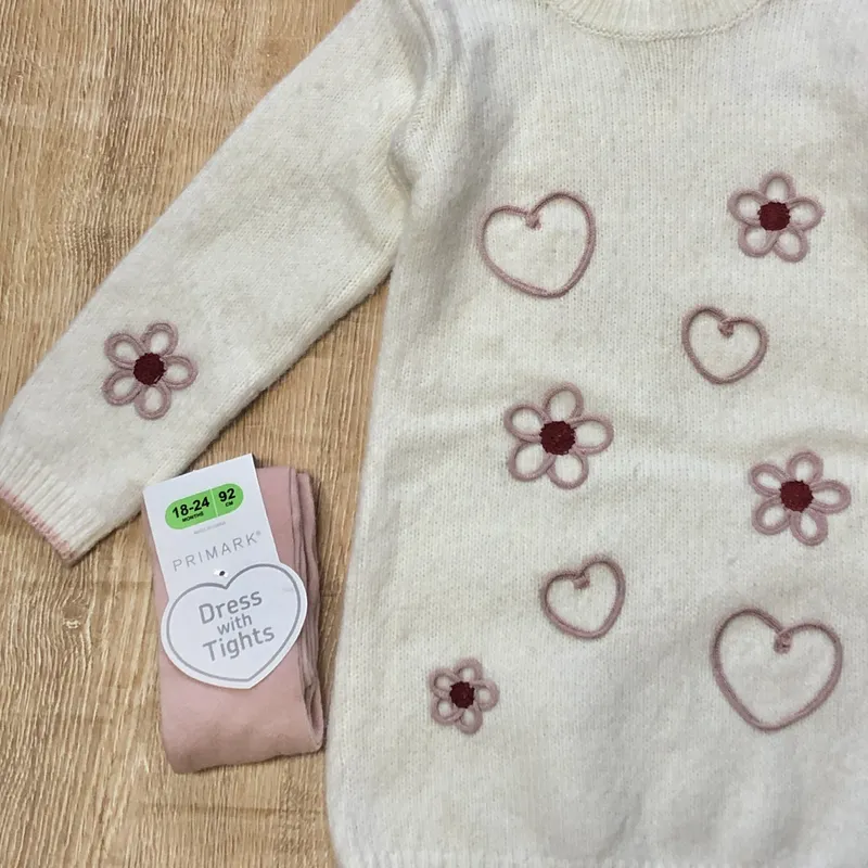 Vestido tejido color blanco con flores 