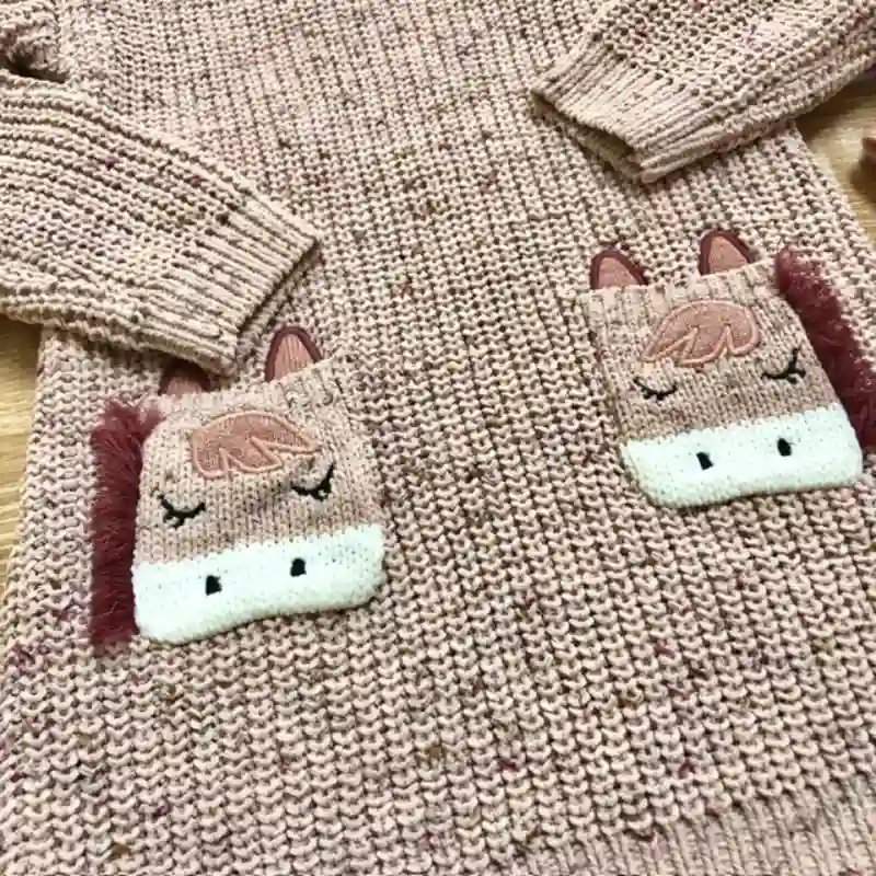 Vestido tejido con caballitos 