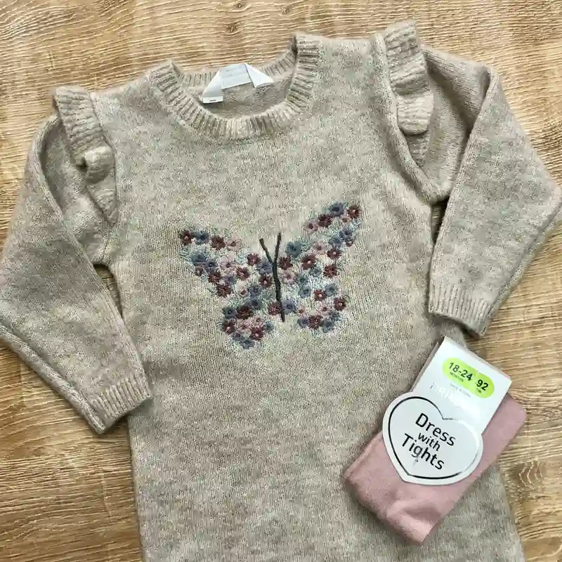 Vestido tejido con mariposa 