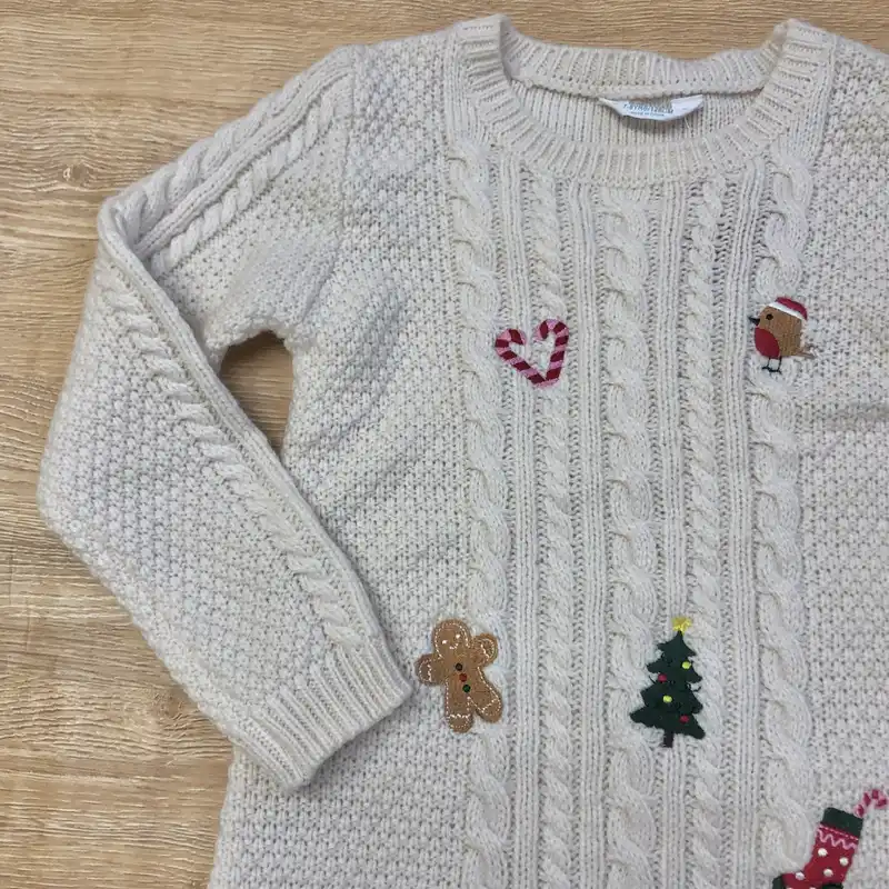 Vestido tejido con motivos navideños