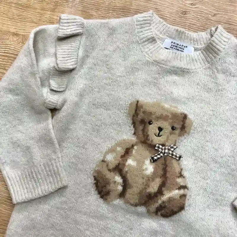 Vestido tejido con oso 