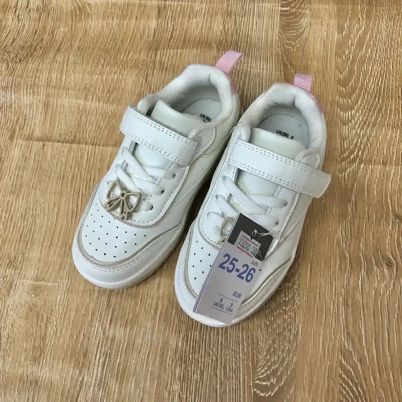 Zapatos blancos con lazo 