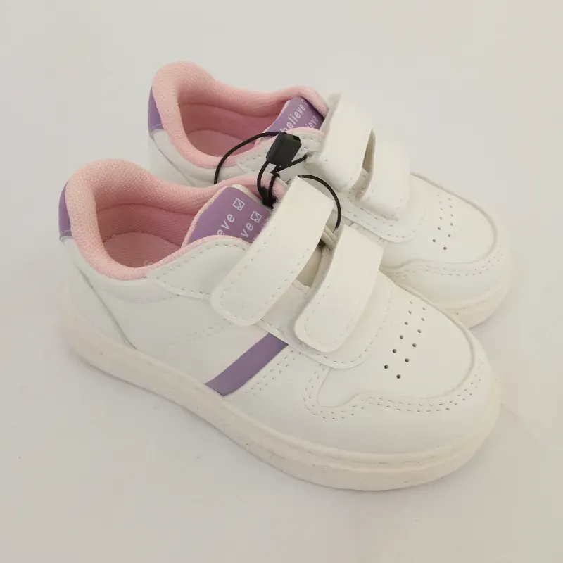 Zapatos blancos de Lefties 